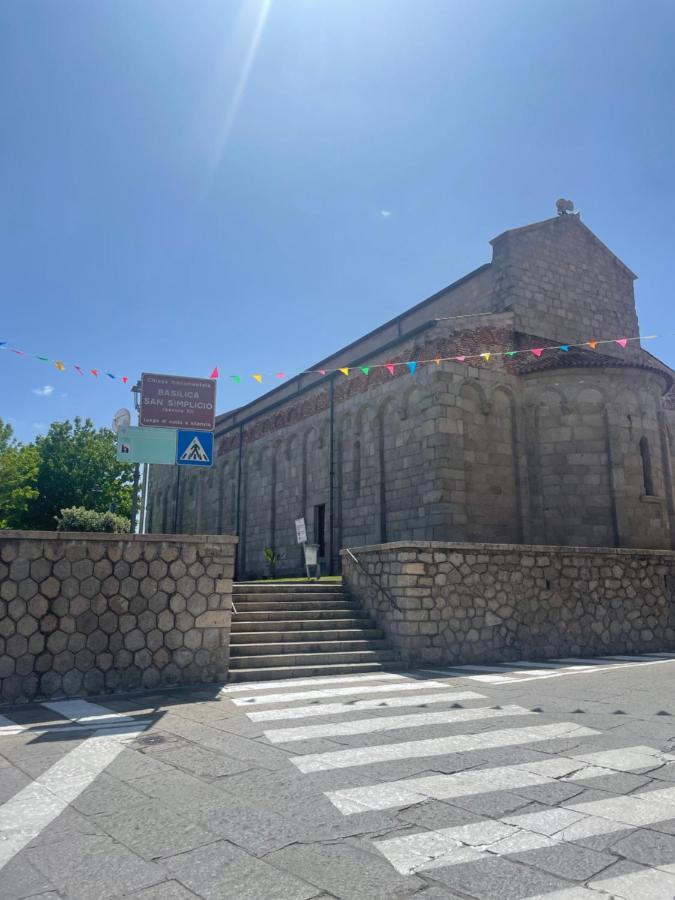 奧爾比亞St.Joseph住宿加早餐旅馆 外观 照片